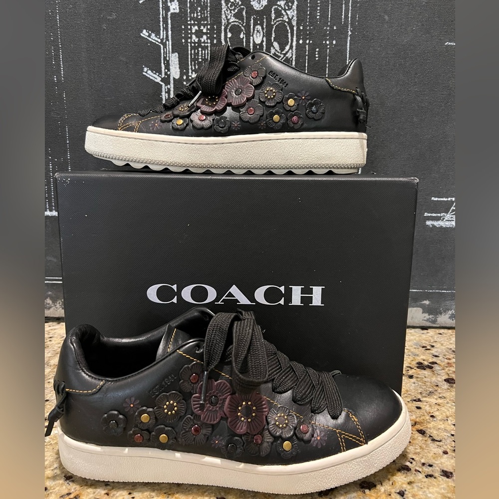 Coach Black tea rose floral Sneakers size 8 Pre-Owned great condition.
